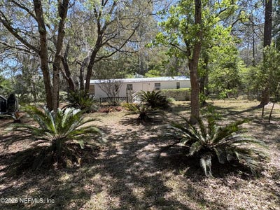 /international/us/135-137-country-living-lane-melrose-fl-110107336626/