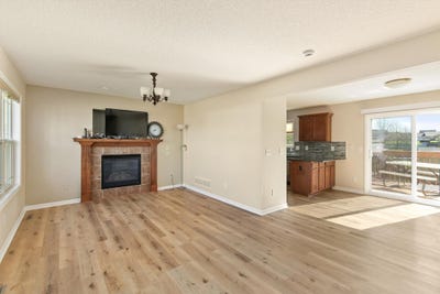 /international/us/105-se-kellerman-lane-waukee-ia-110107398695/