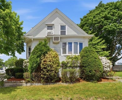 /international/us/123-oxford-street-cranston-ri-110108466629/