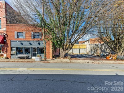 /international/us/204-sutton-avenue-black-mountain-nc-110104902503/