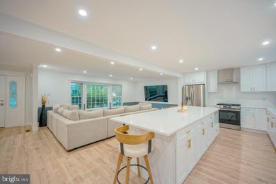 /international/us/536-perry-drive-mount-laurel-nj-110120716097/