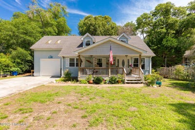 /international/us/104-elm-court-pine-knoll-shores-nc-110099521308/