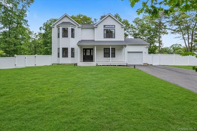 /international/us/135-elizabeth-way-ridge-ny-110108845514/