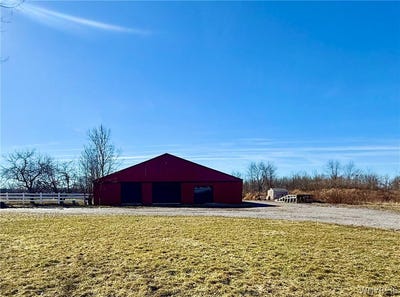 /international/us/13081-main-road-akron-ny-110106363640/