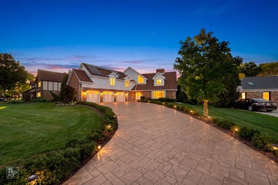 /international/us/154-saddle-brook-drive-oak-brook-il-110120488611/