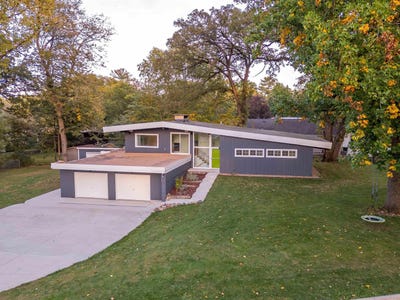 /international/us/2620-ashland-avenue-cedar-falls-ia-110120512423/