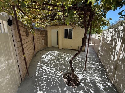 /international/us/7818-amestoy-avenue-lake-balboa-ca-110108720163/