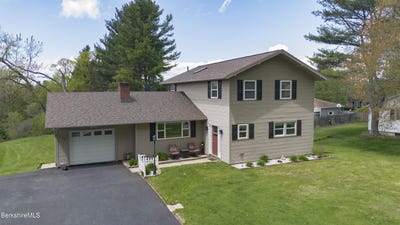 /international/us/582-e-new-lenox-rd-pittsfield-ma-110105523859/