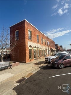 /international/us/1736-n-broad-street-commerce-ga-110105881692/