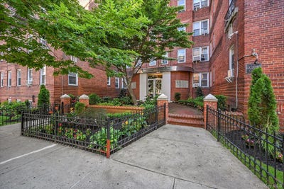/international/us/6536-wetherole-street-rego-park-ny-110109353883/