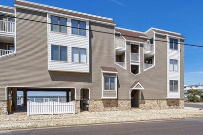 /international/us/8201-3rd-avenue-stone-harbor-nj-110102349391/