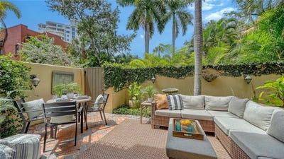/international/us/1513-oak-street-sarasota-fl-110104610526/