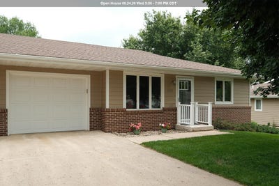 /international/us/1328-1st-ave-se-sioux-center-ia-110101049511/