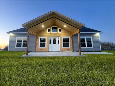 /international/us/906-park-street-cherryvale-ks-110098243833/