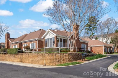 /international/us/8368-windsor-ridge-drive-charlotte-nc-110106305043/