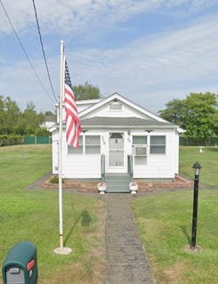 /international/us/29-magnolia-drive-mastic-beach-ny-110097647891/?lang=en