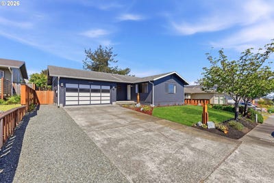 /international/us/2070-hayes-st-northbend-or-110108336921/