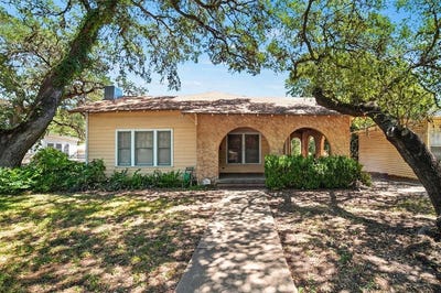 /international/us/514-s-main-st-lockhart-tx-110103989798/