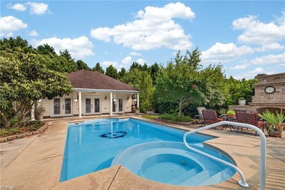 /international/us/1864-mayberry-drive-virginia-beach-va-110120513926/