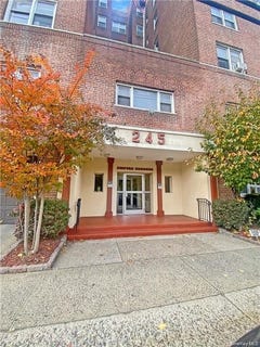 /international/us/245-bronx-river-road-yonkers-ny-110110294748/