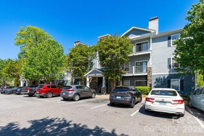 /international/us/400-vista-lake-drive-candler-nc-110107482712/