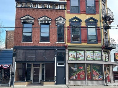 /international/us/5-e-market-street-huntington-in-110104822084/
