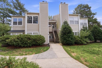/international/us/17-driftwood-ct-smithville-nj-110119432022/