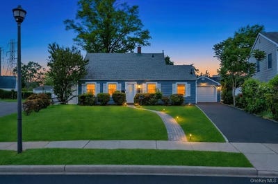 /international/us/8-lilac-lane-levittown-ny-110108507021/