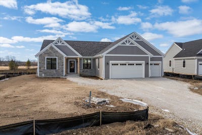 /international/us/w251n2413-valleyview-cir-pewaukee-wi-110106803939/