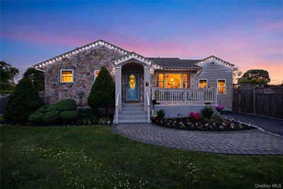 /international/us/36-lumur-drive-sayville-ny-110108720199/