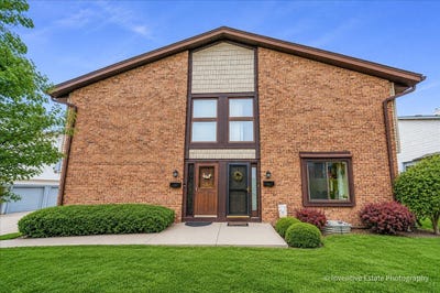 /international/us/8325-portsmouth-drive-darien-il-110108153580/