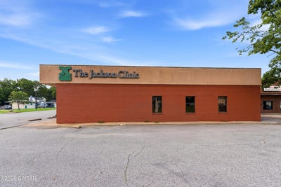 /international/us/622-w-market-street-bolivar-tn-110108654496/
