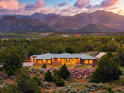 /international/us/3823-s-old-highway-91-new-harmony-ut-110107748366/