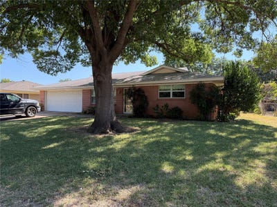 /international/us/1221-wade-hampton-street-benbrook-tx-110110357332/