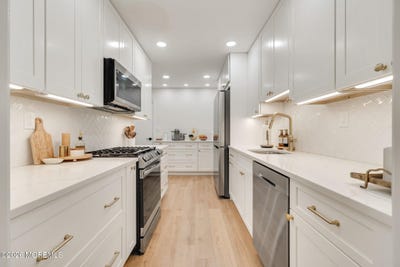 /international/us/76-chestnut-way-manalapan-nj-110108250859/