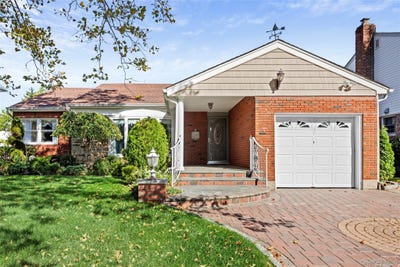 /international/us/57-patton-boulevard-new-hyde-park-ny-110120485871/