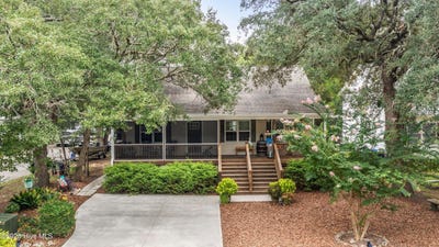 /international/us/104-ne-40th-street-oak-island-nc-110105484574/