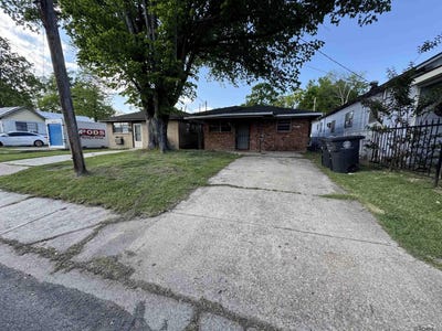 /international/us/1057-1058-townsley-st-baton-rouge-la-110107796176/