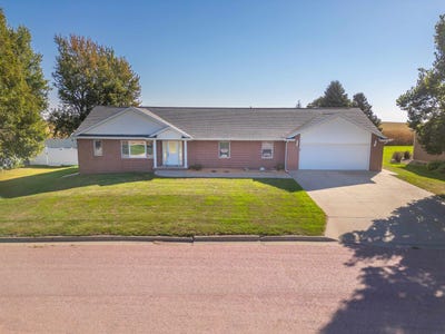 /international/us/608-s-douglas-street-inwood-ia-110102627338/