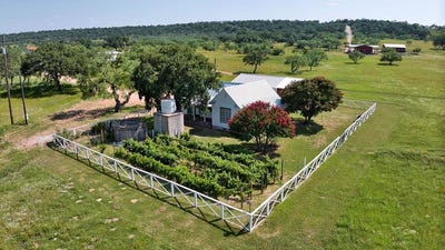 /international/us/754-ischar-lane-mason-tx-110092567736/
