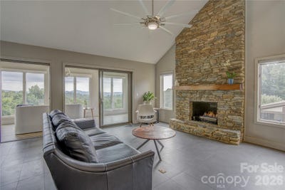 /international/us/204-fleetwood-plaza-hendersonville-nc-110106379320/