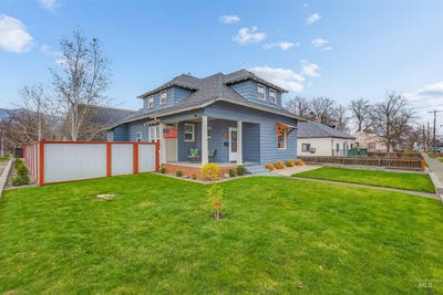 /international/us/716-chestnut-street-clarkston-wa-110106678648/