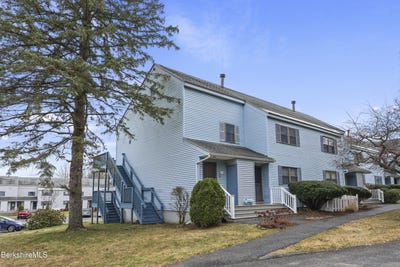 /international/us/7-rolling-hill-lenox-ma-110104912884/
