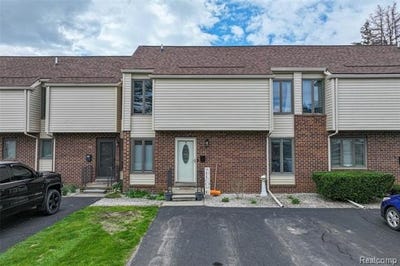 /international/us/2201-village-w-drive-s-lapeer-mi-110107717818/
