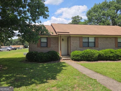 /international/us/8437-pineland-drive-jonesboro-ga-110108636328/