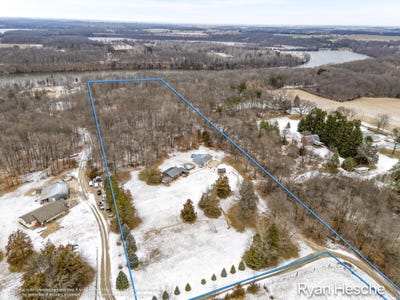 /international/us/8351-goodwin-road-lyons-mi-110104964013/