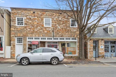 /international/us/11-s-madison-street-middleburg-va-110108780956/