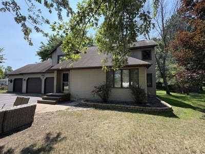 /international/us/1007-w-3rd-street-nekoosa-wi-110101238005/