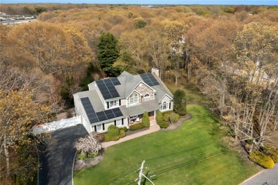 /international/us/251-oakwood-road-oakdale-ny-110107653958/