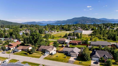 /international/us/208-brittany-loop-sandpoint-id-110100898057/